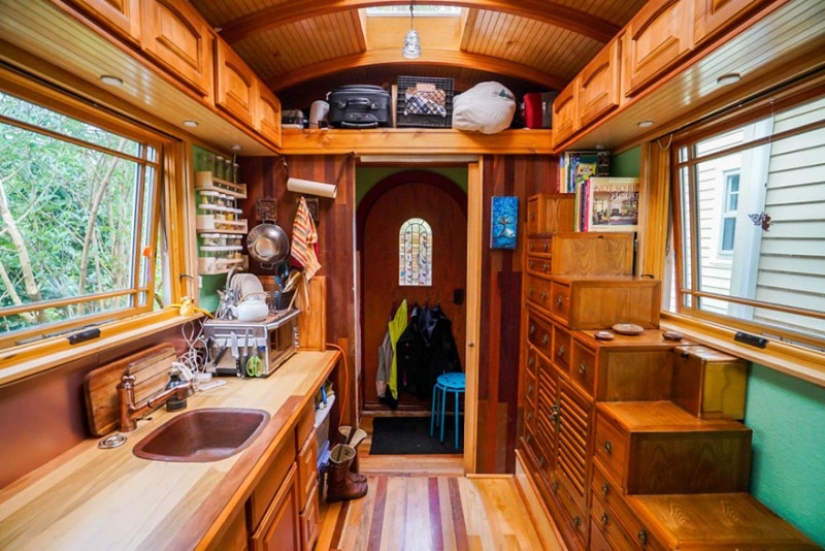 These people live in houses smaller than your bedroom! These people live in houses smaller than your bedroom!