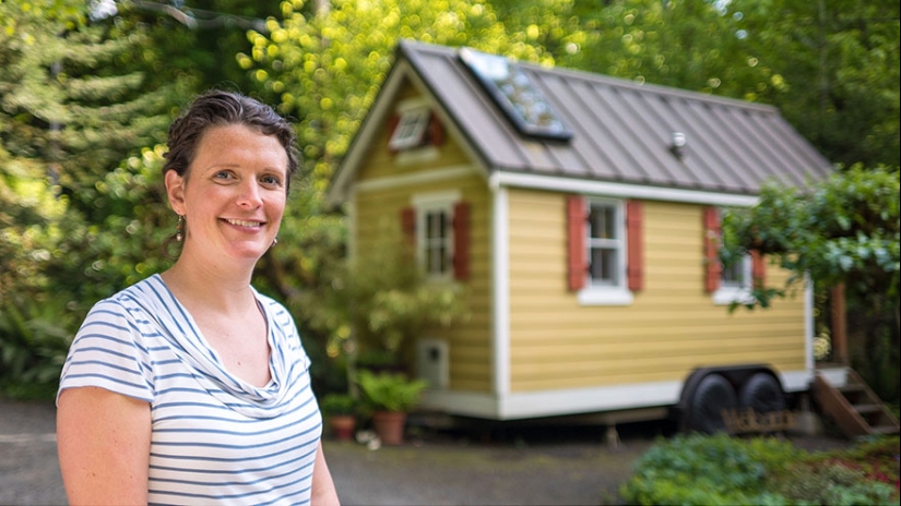 These people live in houses smaller than your bedroom! These people live in houses smaller than your bedroom!