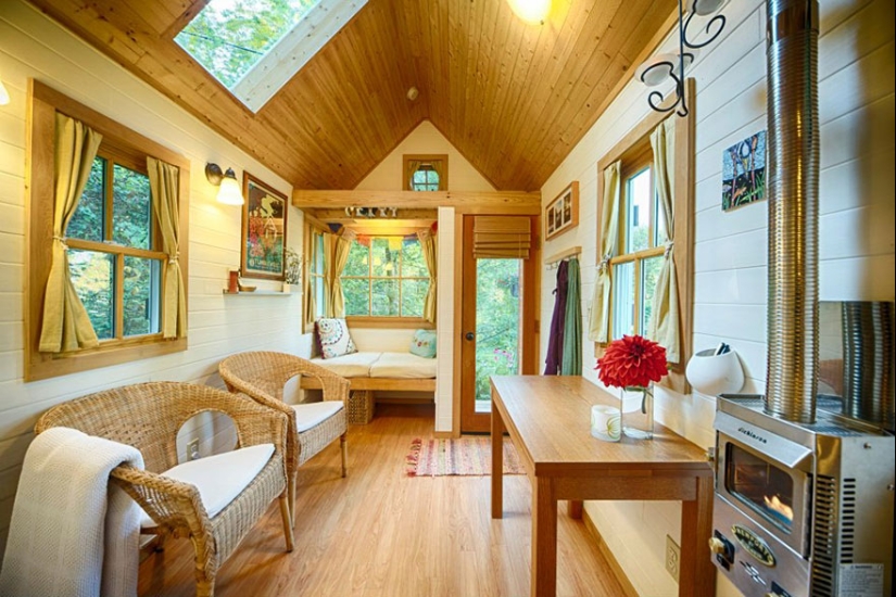 These people live in houses smaller than your bedroom! These people live in houses smaller than your bedroom!