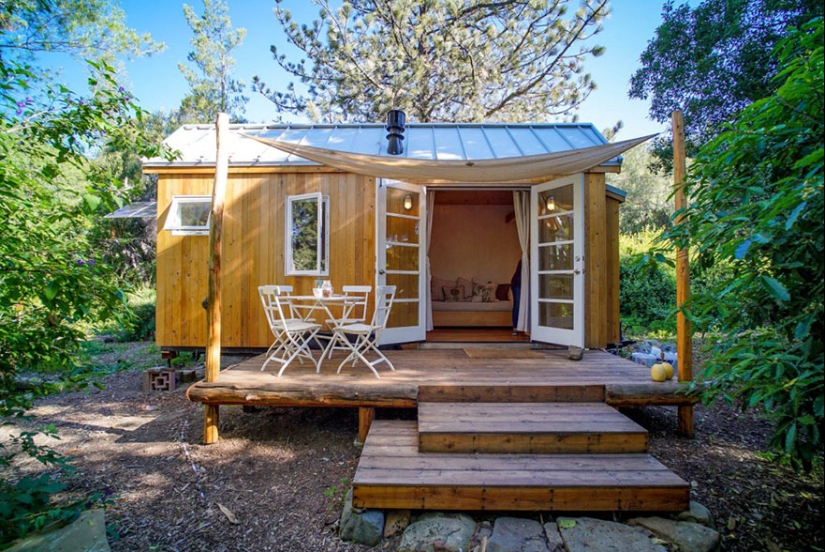 These people live in houses smaller than your bedroom! These people live in houses smaller than your bedroom!