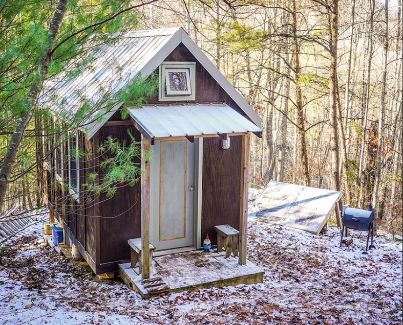 These people live in houses smaller than your bedroom! These people live in houses smaller than your bedroom!