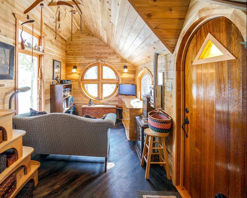 These people live in houses smaller than your bedroom! These people live in houses smaller than your bedroom!