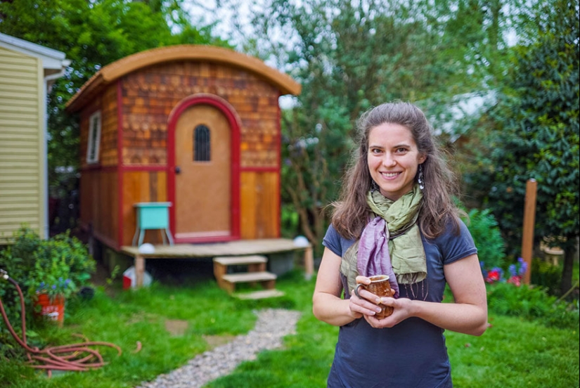 These people live in houses smaller than your bedroom! These people live in houses smaller than your bedroom!