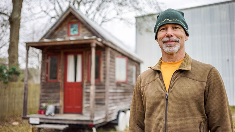 These people live in houses smaller than your bedroom! These people live in houses smaller than your bedroom!