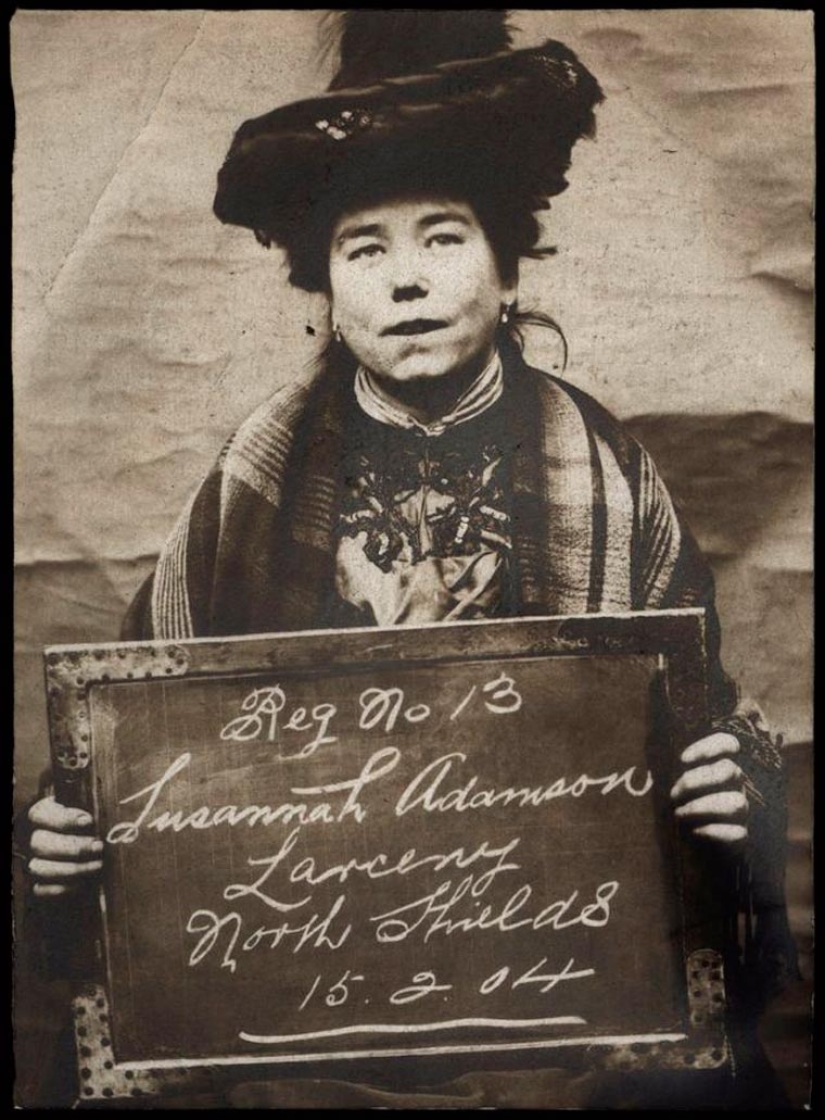 They were wanted by the police: Impressive photos of British criminals of the past