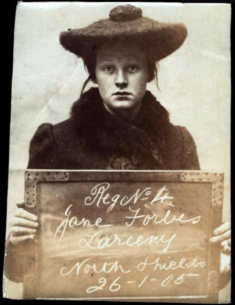 They were wanted by the police: Impressive photos of British criminals of the past
