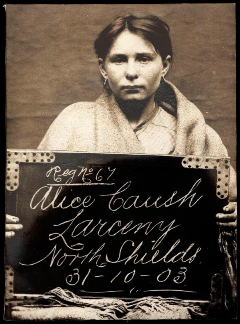 They were wanted by the police: Impressive photos of British criminals of the past