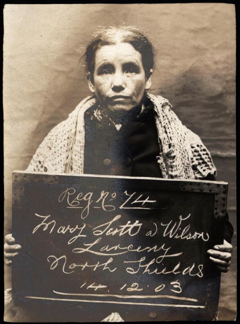 They were wanted by the police: Impressive photos of British criminals of the past