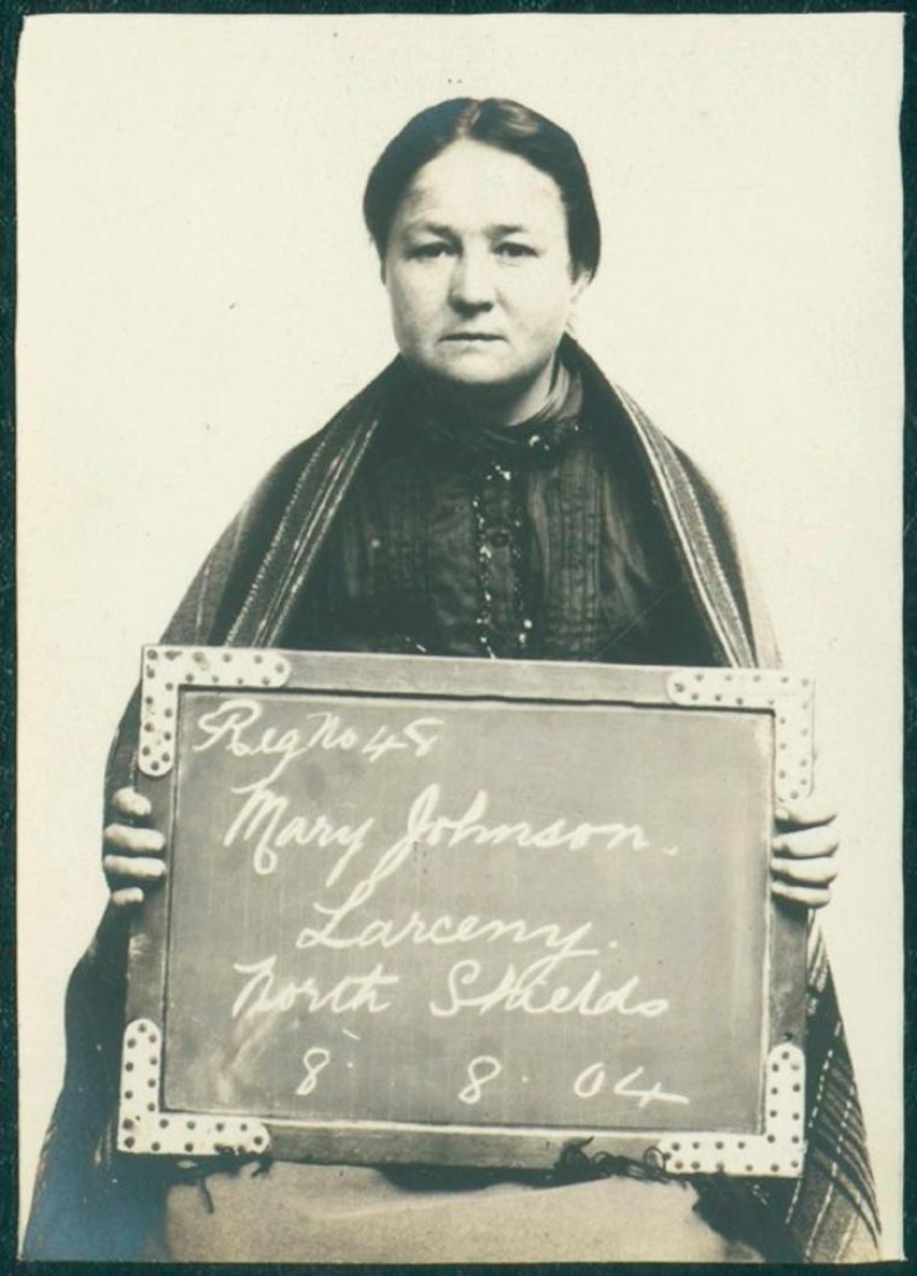 They were wanted by the police: Impressive photos of British criminals of the past