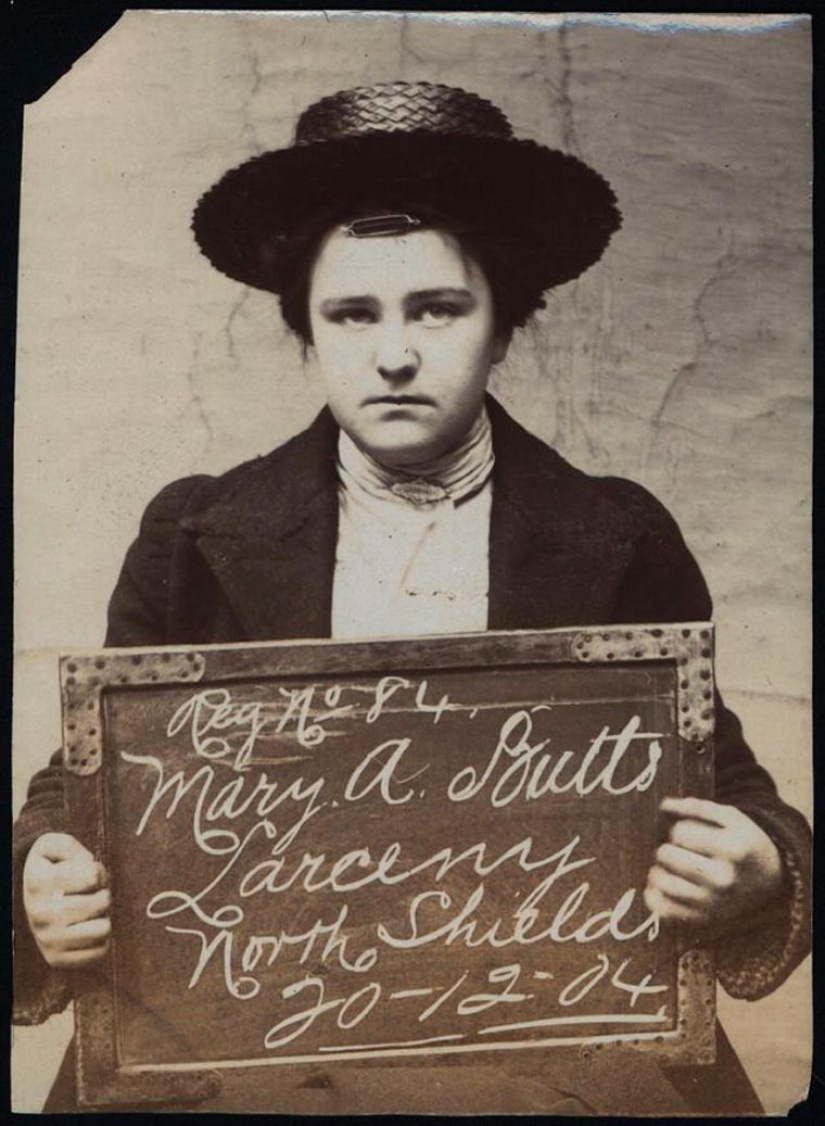 They were wanted by the police: Impressive photos of British criminals of the past