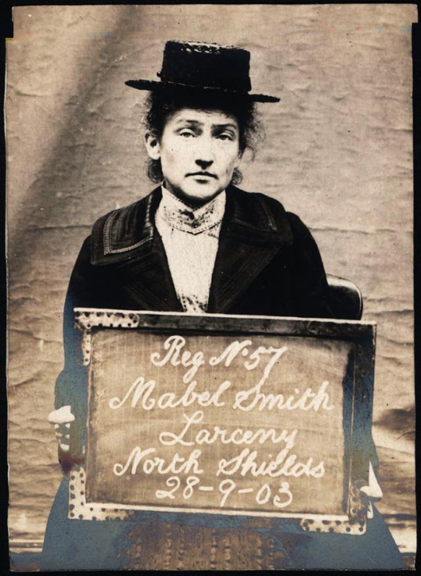 They were wanted by the police: Impressive photos of British criminals of the past