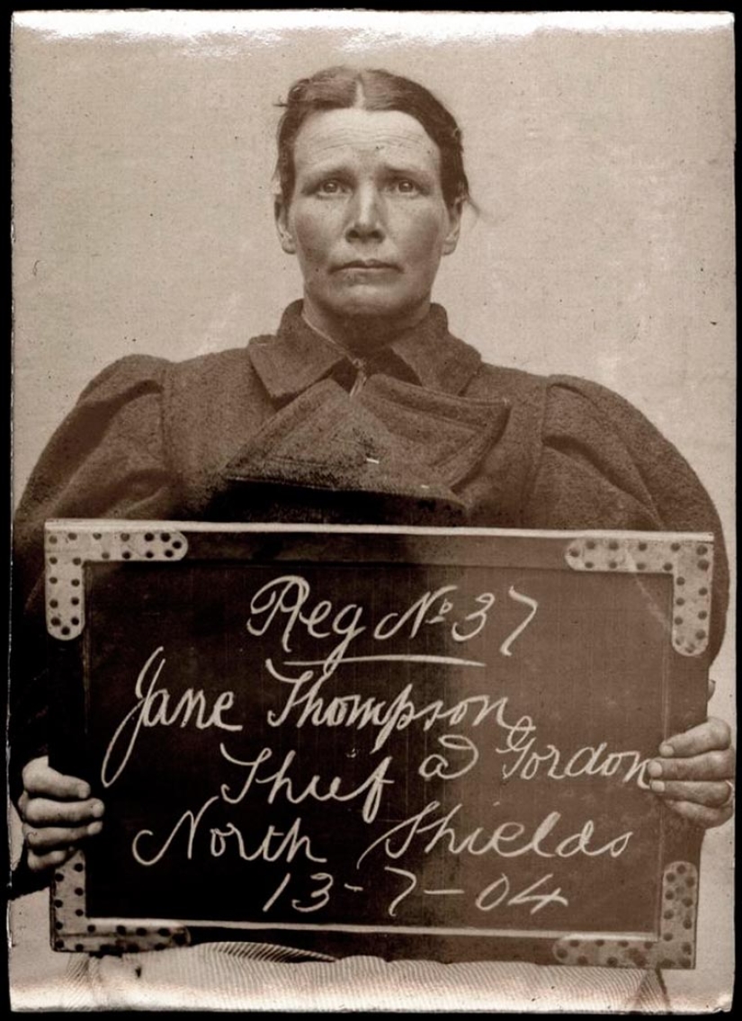 They were wanted by the police: Impressive photos of British criminals of the past