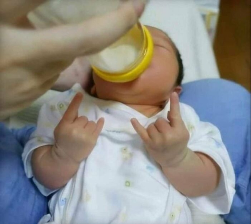 This IG Account Is For “Cursed Pics Only” And Here Are 10 Of The Most Baffling Ones This IG Account Is For “Cursed Pics Only” And Here Are 10 Of The Most Baffling Ones