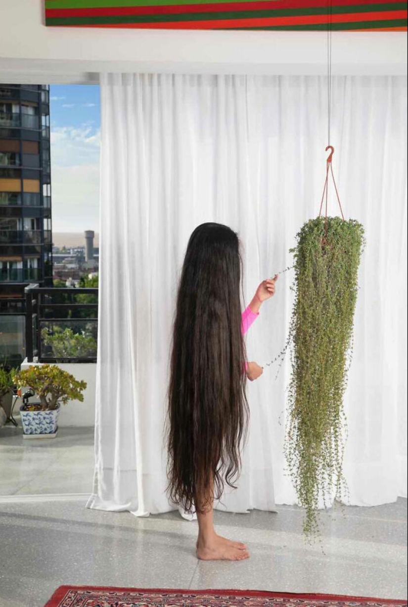 This Photographer From Argentina Took 11 Unique Portraits Of Long-Haired Women