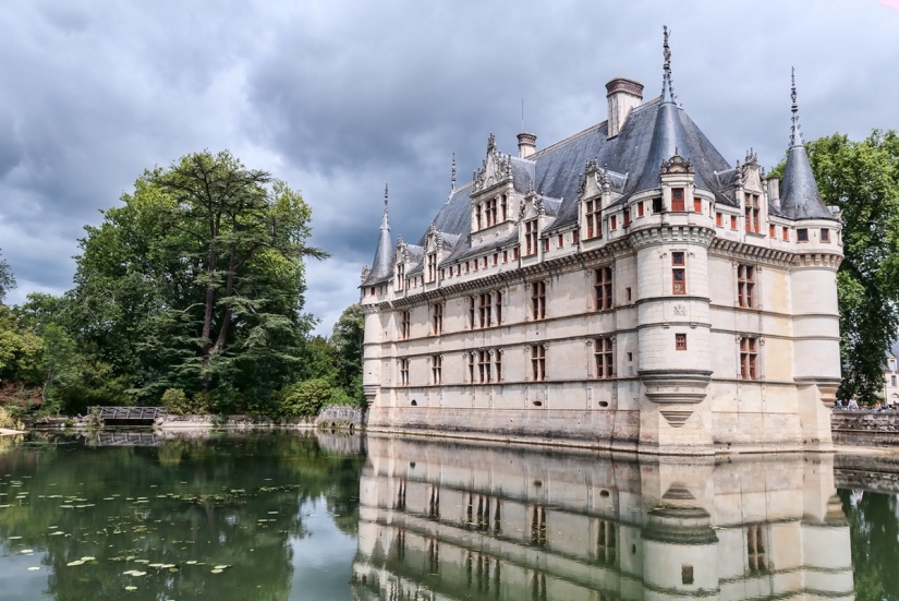 Top 10 most beautiful castles in France