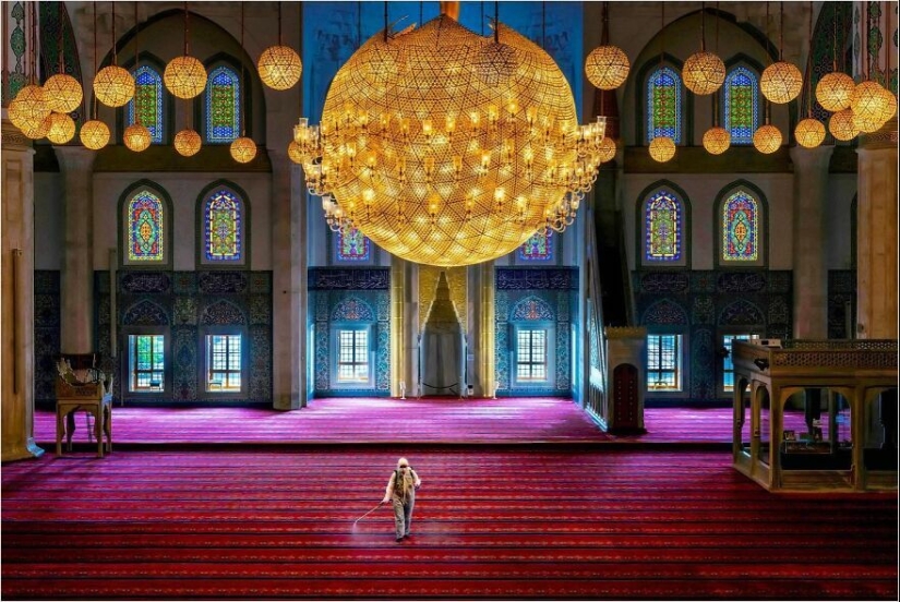 Travel, Culture, And Humanity: 10 Stunning Images By Photographer F. Dilek Yurdakul