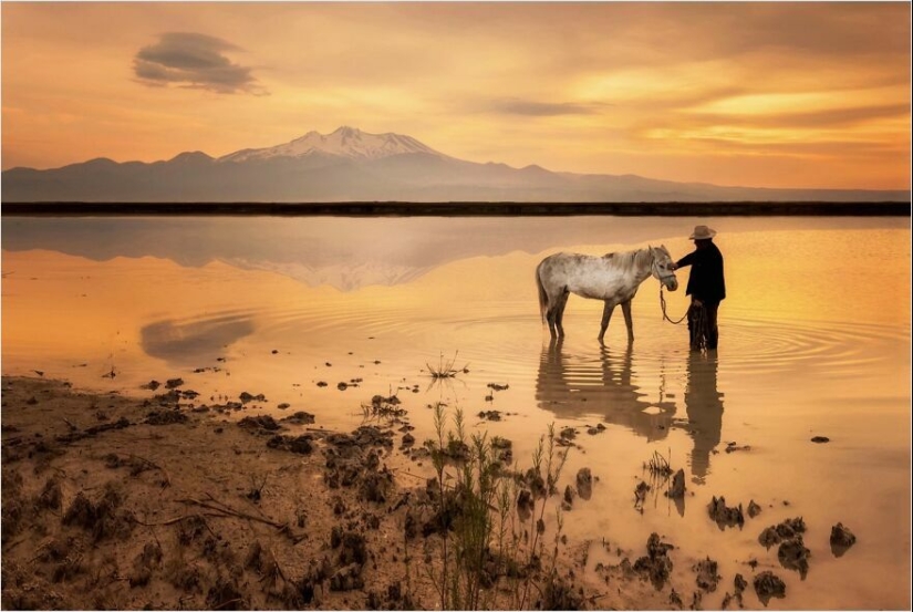 Travel, Culture, And Humanity: 10 Stunning Images By Photographer F. Dilek Yurdakul