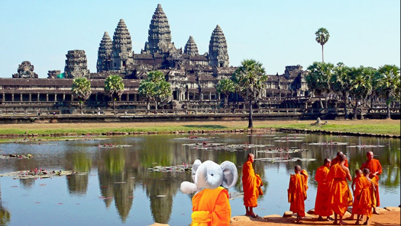 Un elefante de peluche perdido viaja por el mundo Un elefante de peluche perdido viaja por el mundo