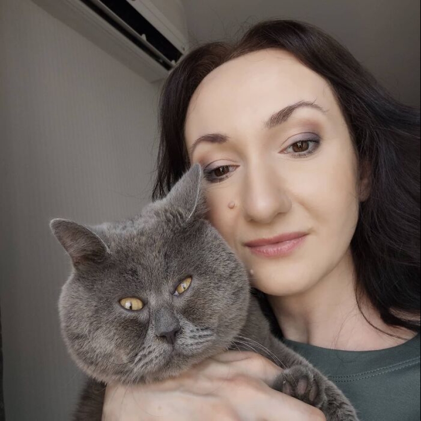 Un gato con aspecto ridículo continúa robando el corazón de las personas en línea y también ayuda a 10 animales protegidos Un gato con aspecto ridículo continúa robando el corazón de las personas en línea y también ayuda a 10 animales protegidos