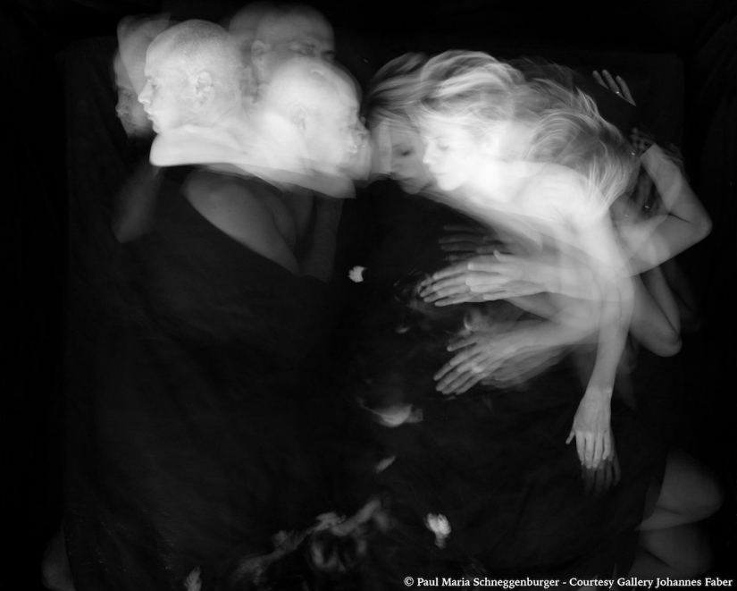 Un proyecto fotográfico íntimo sobre cómo nos movemos cuando dormimos juntos Un proyecto fotográfico íntimo sobre cómo nos movemos cuando dormimos juntos