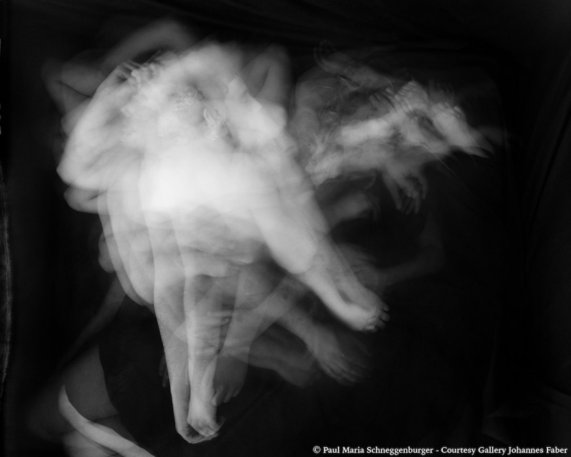 Un proyecto fotográfico íntimo sobre cómo nos movemos cuando dormimos juntos Un proyecto fotográfico íntimo sobre cómo nos movemos cuando dormimos juntos