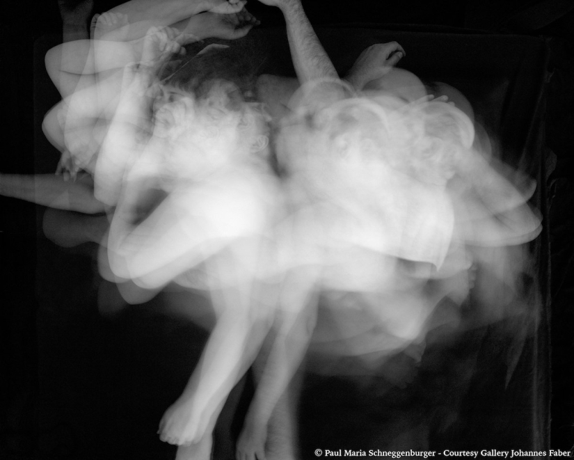 Un proyecto fotográfico íntimo sobre cómo nos movemos cuando dormimos juntos Un proyecto fotográfico íntimo sobre cómo nos movemos cuando dormimos juntos