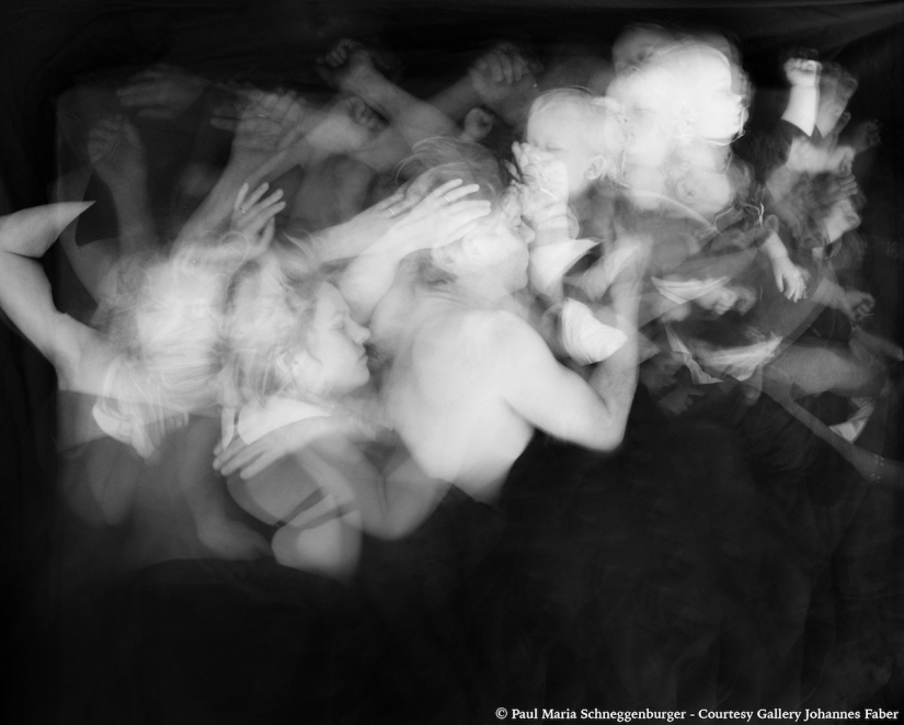 Un proyecto fotográfico íntimo sobre cómo nos movemos cuando dormimos juntos Un proyecto fotográfico íntimo sobre cómo nos movemos cuando dormimos juntos