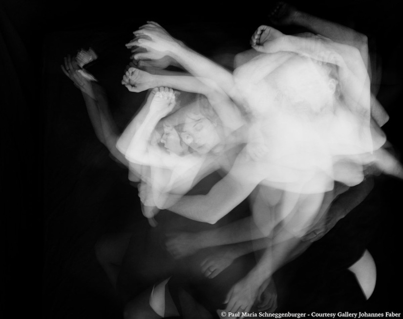 Un proyecto fotográfico íntimo sobre cómo nos movemos cuando dormimos juntos Un proyecto fotográfico íntimo sobre cómo nos movemos cuando dormimos juntos