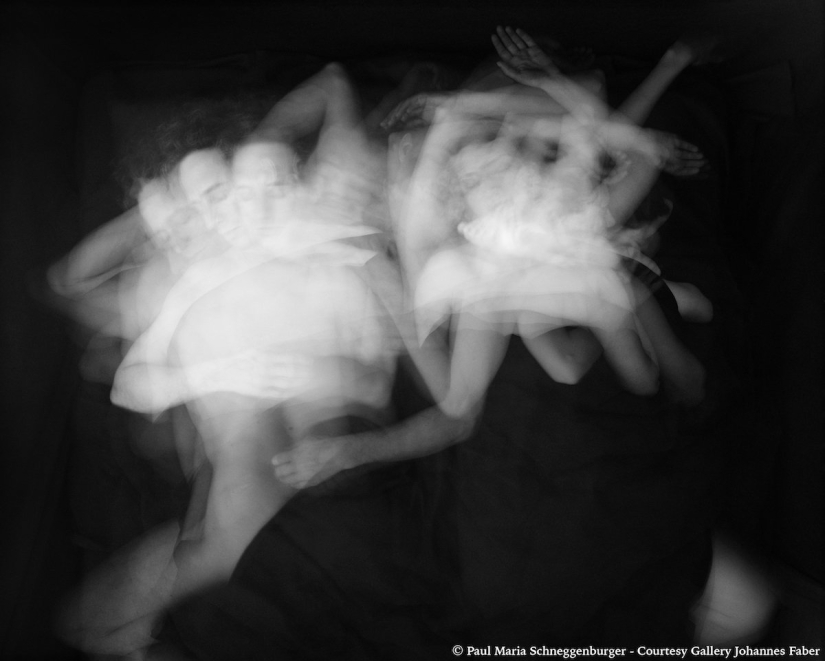 Un proyecto fotográfico íntimo sobre cómo nos movemos cuando dormimos juntos Un proyecto fotográfico íntimo sobre cómo nos movemos cuando dormimos juntos