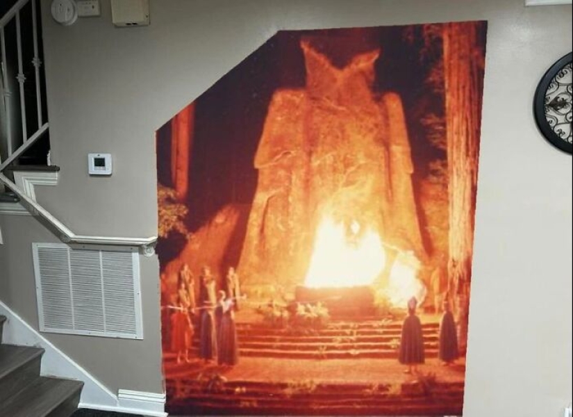 Una cuenta en Twitter preguntó qué hacer con un espacio debajo de las escaleras, e Internet respondió Una cuenta en Twitter preguntó qué hacer con un espacio debajo de las escaleras, e Internet respondió