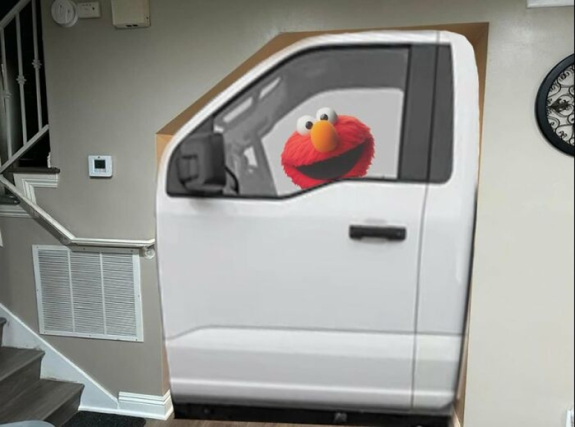 Una cuenta en Twitter preguntó qué hacer con un espacio debajo de las escaleras, e Internet respondió Una cuenta en Twitter preguntó qué hacer con un espacio debajo de las escaleras, e Internet respondió