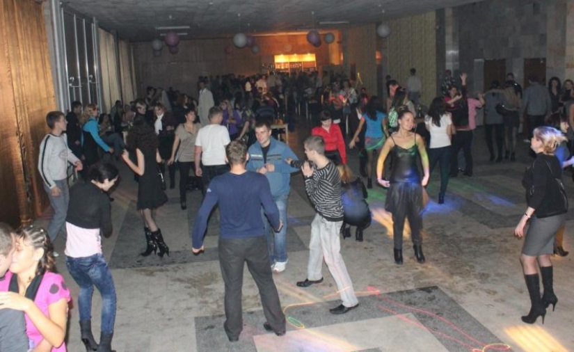 Village disco at the turn of the centuries: stylish, fun and very dangerous