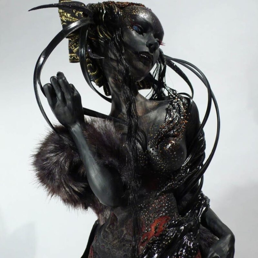 Virginie Ropar and her "dark" sculptures Virginie Ropar and her "dark" sculptures