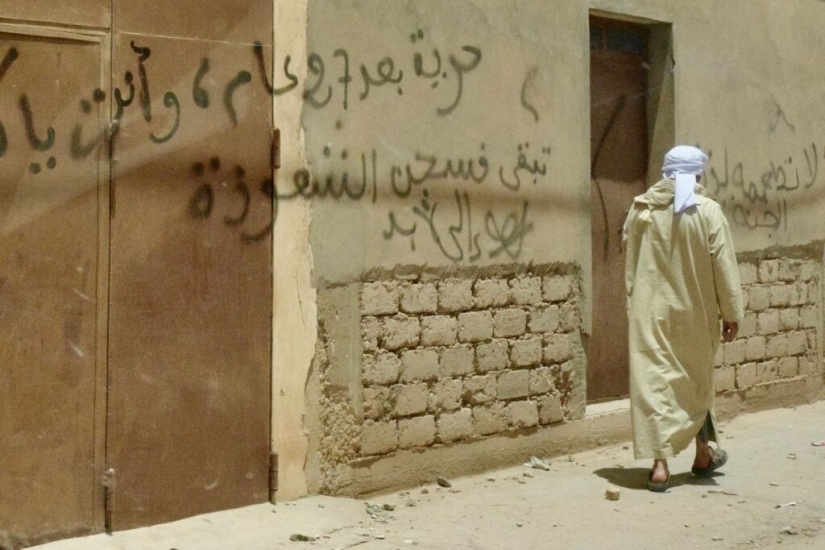 Well of Hopelessness: How Algerian Omar Bin Omran Spent 27 Years in Neighbor's Captivity Well of Hopelessness: How Algerian Omar Bin Omran Spent 27 Years in Neighbor's Captivity