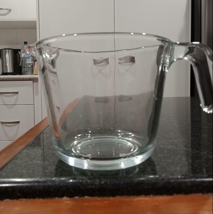 “What Could Go Wrong”: 10 Times People Had A Worse Day Than You While Trying To Clean Their Home