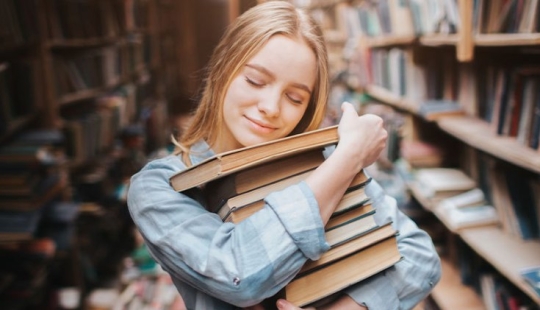 What do books smell like and why do we like this smell What do books smell like and why do we like this smell
