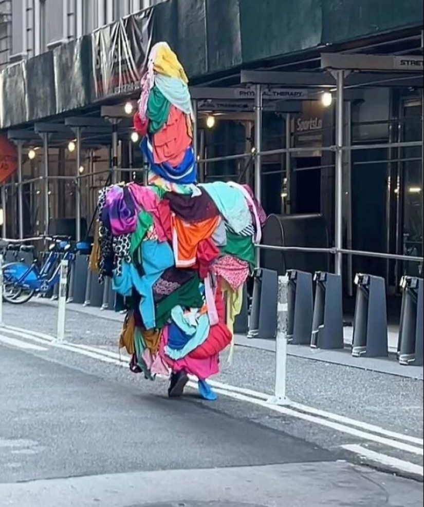 “What New York Wears”: 26 NYC Locals That Weren’t Afraid To Experiment With Their Fashion