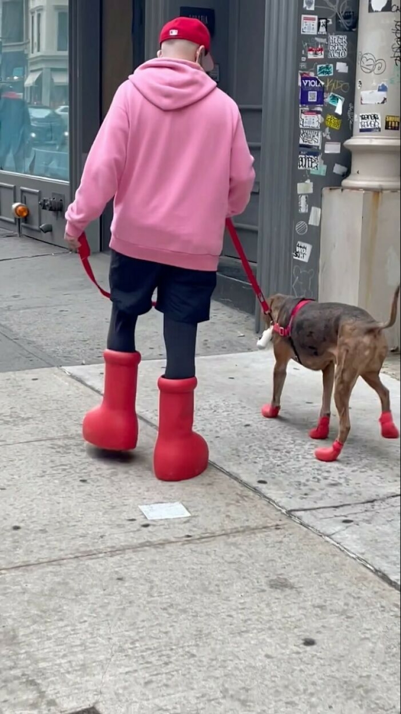 “What New York Wears”: 26 NYC Locals That Weren’t Afraid To Experiment With Their Fashion