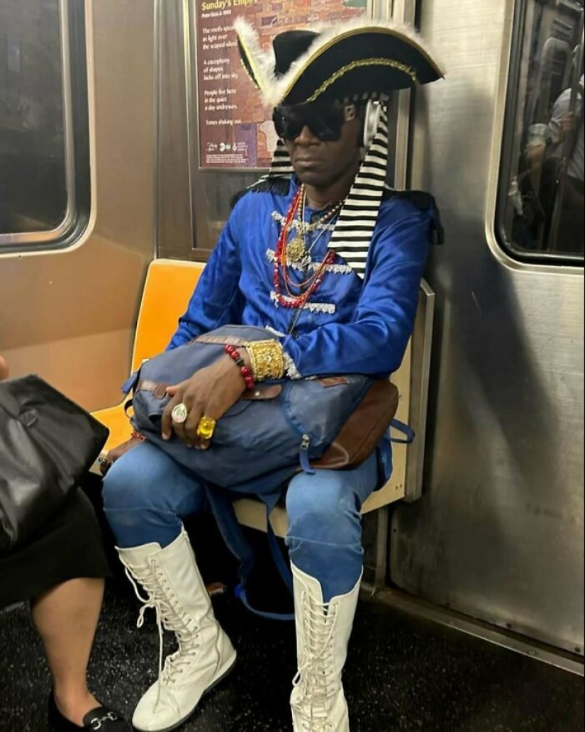 “What New York Wears”: 26 NYC Locals That Weren’t Afraid To Experiment With Their Fashion