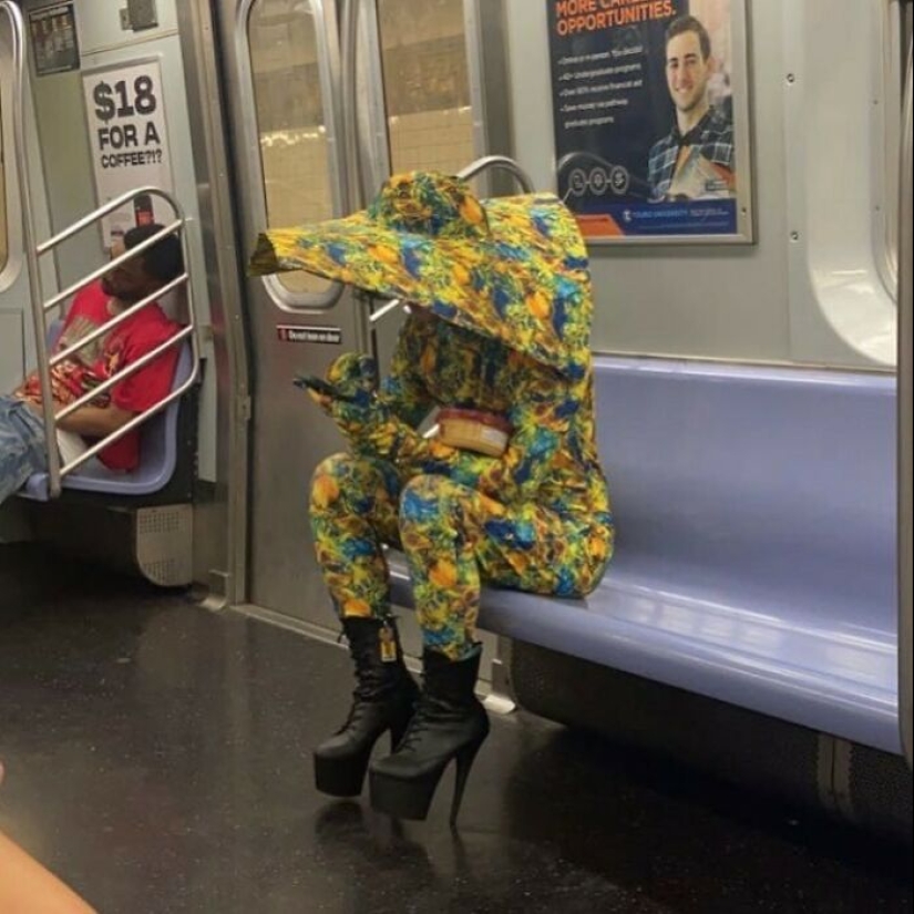 “What New York Wears”: 26 NYC Locals That Weren’t Afraid To Experiment With Their Fashion