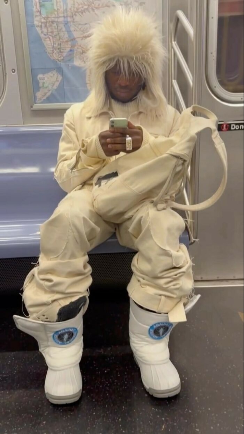 “What New York Wears”: 26 NYC Locals That Weren’t Afraid To Experiment With Their Fashion