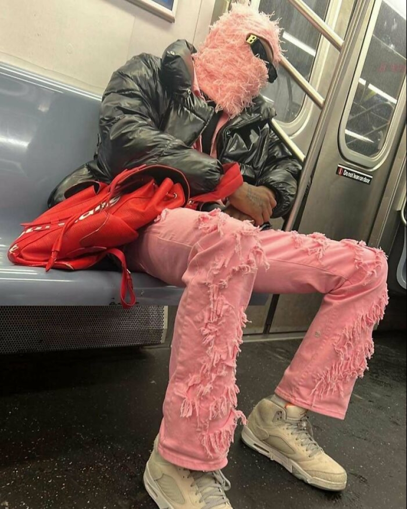 “What New York Wears”: 26 NYC Locals That Weren’t Afraid To Experiment With Their Fashion