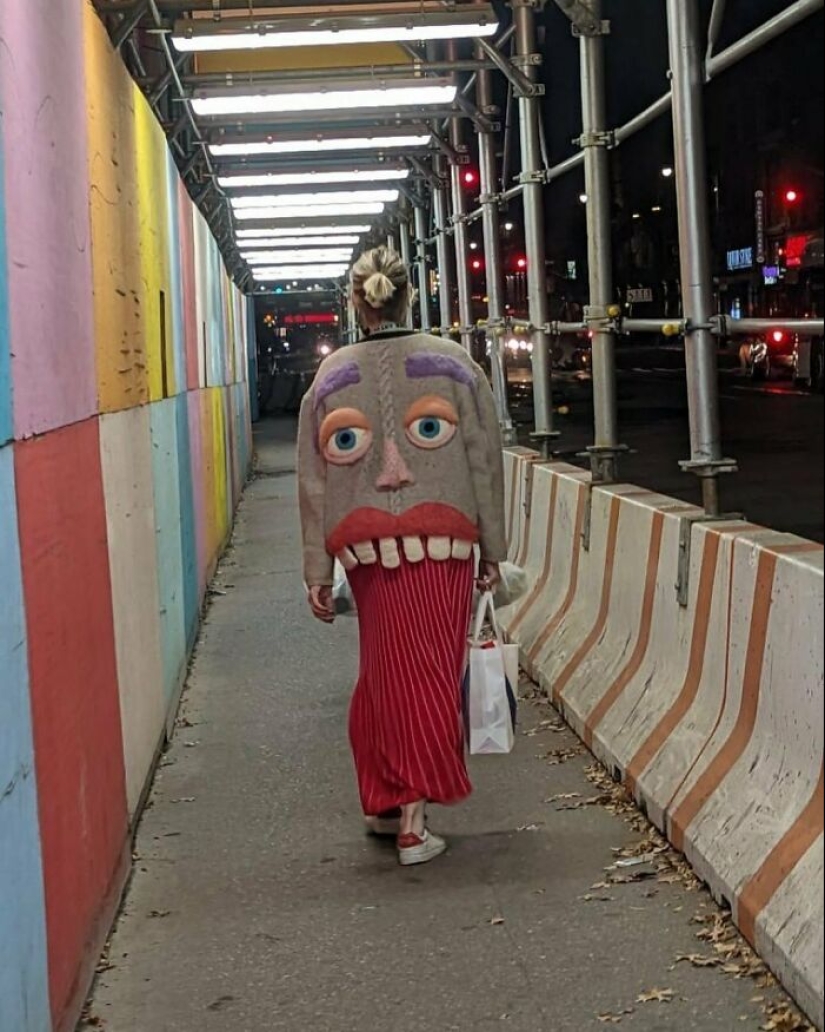 “What New York Wears”: 26 NYC Locals That Weren’t Afraid To Experiment With Their Fashion