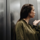 Why do they hang mirrors in elevators: several completely unobvious reasons Why do they hang mirrors in elevators: several completely unobvious reasons