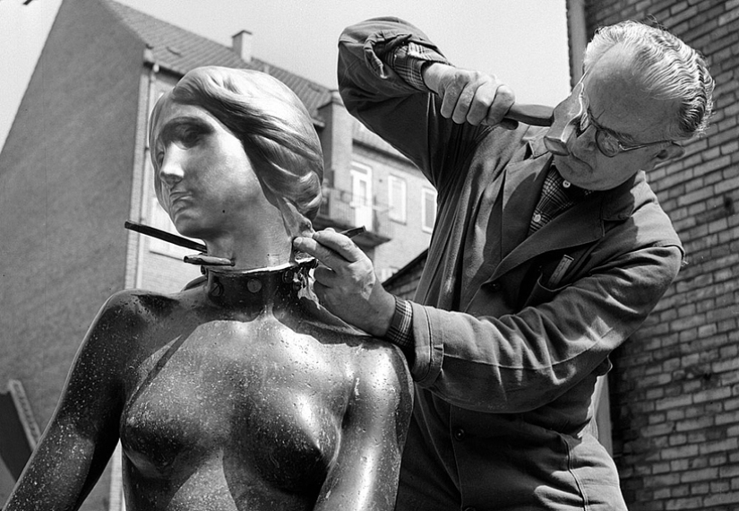 Why the Danish Little Mermaid is the most long-suffering monument in history Why the Danish Little Mermaid is the most long-suffering monument in history