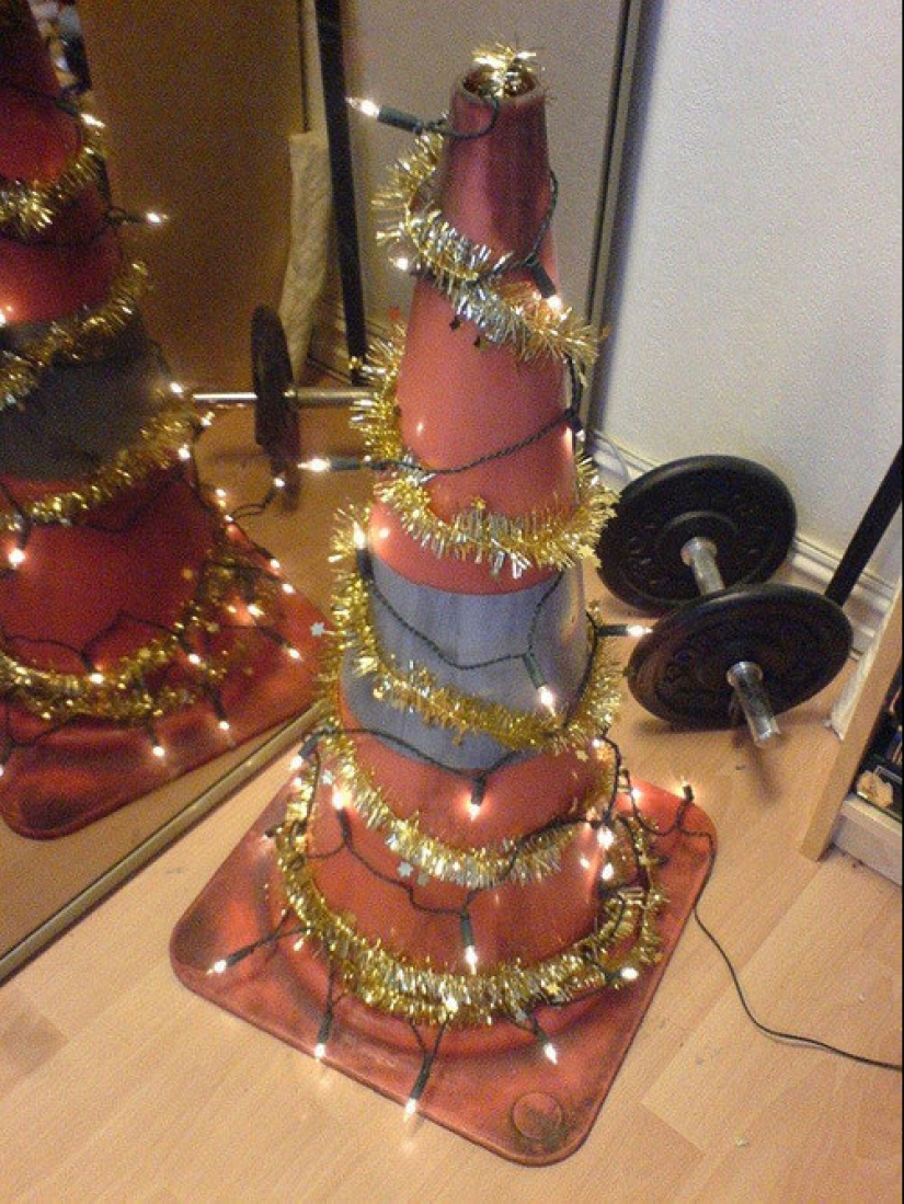"¡Y así bajará!"20 árboles de Navidad locos que aparecieron gracias a la pereza de la Madre