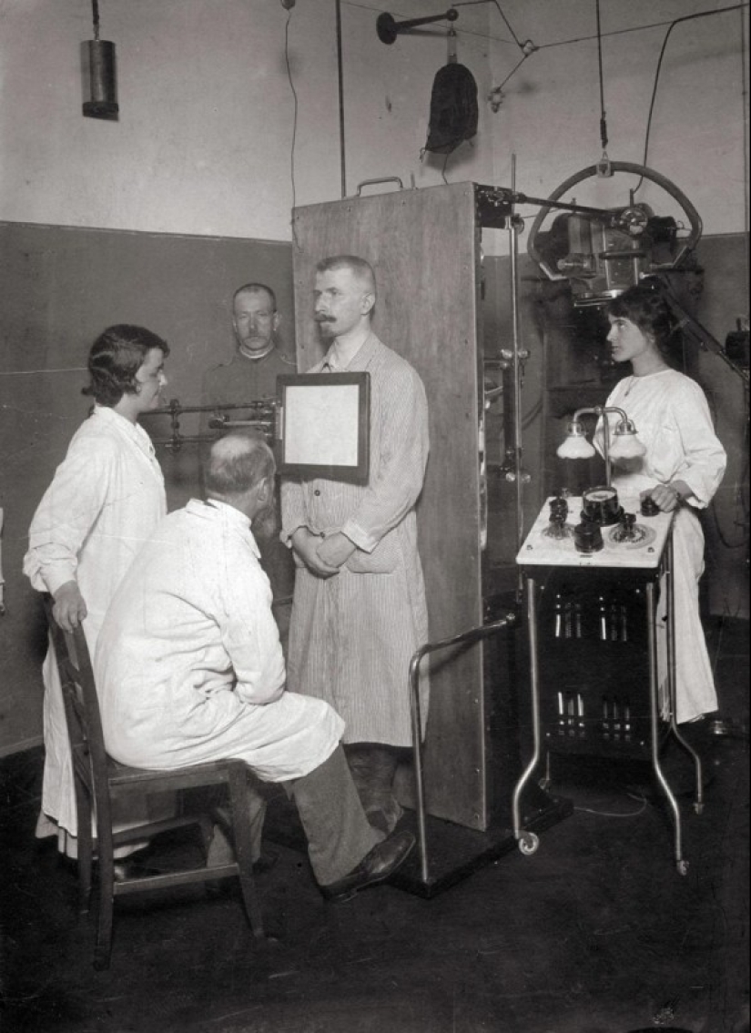 You can see right through the story: the first patients on X-ray You can see right through the story: the first patients on X-ray