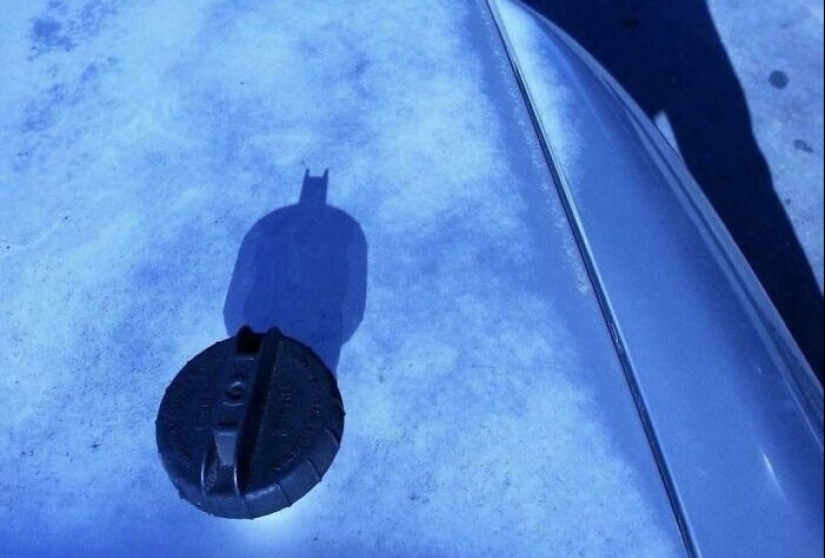You'll have to look at these photos twice: 35 bizarre optical illusions with a shadow