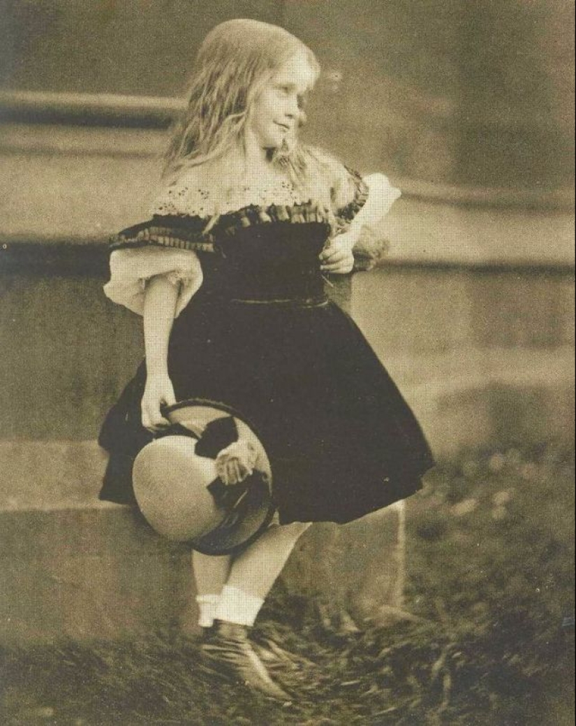Young Alice: portraits of children by Lewis Carroll Young Alice: portraits of children by Lewis Carroll