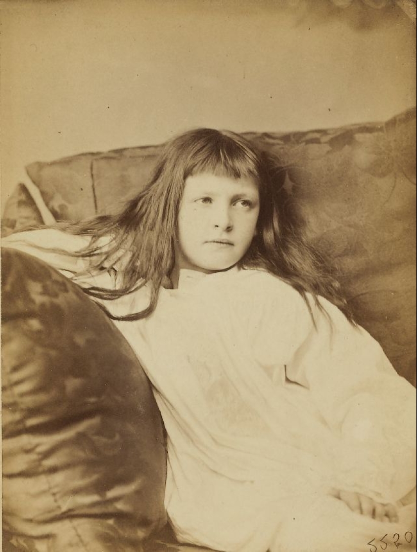 Young Alice: portraits of children by Lewis Carroll Young Alice: portraits of children by Lewis Carroll